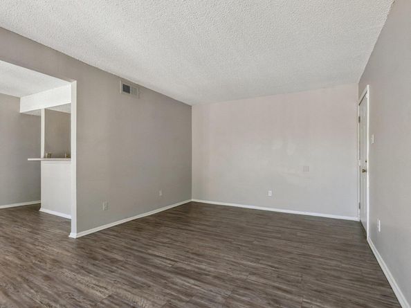 2124 Burton DR 203, Austin TX 78741