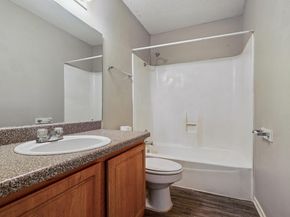 2124 Burton DR 203, Austin TX 78741