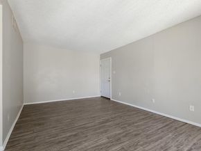 2124 Burton DR 203, Austin TX 78741