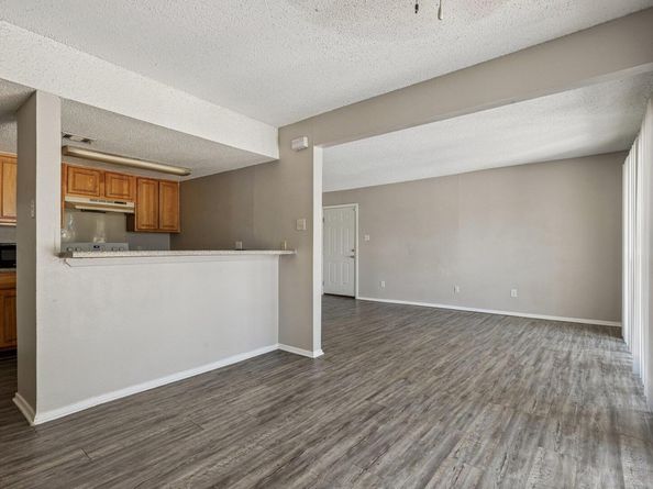 2124 Burton DR 203, Austin TX 78741