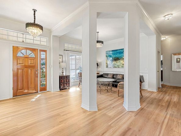 123 Clubhouse DR, Lakeway TX 78734