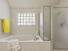 123 Clubhouse DR, Lakeway TX 78734