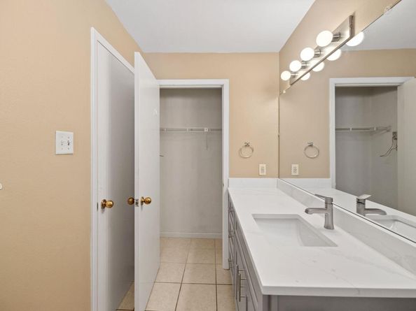 712 Graham Pl 302, Austin TX 78705