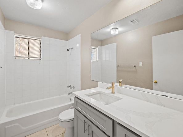 712 Graham Pl 302, Austin TX 78705