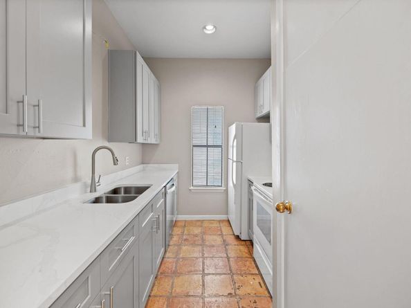712 Graham Pl 302, Austin TX 78705