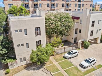 712 Graham Pl