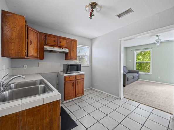 908 Vargas RD, Austin TX 78741