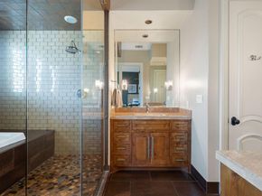 2002 Kinney Ave B, Austin TX 78704