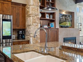 2002 Kinney Ave B, Austin TX 78704