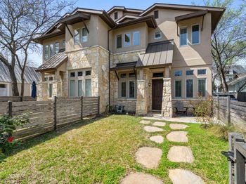 2002 Kinney Ave