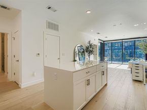 1600 S 1st ST 201, Austin TX 78704