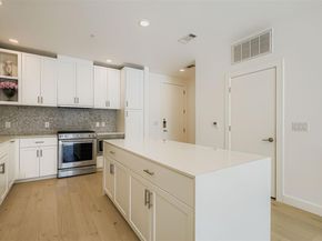 1600 S 1st ST 201, Austin TX 78704