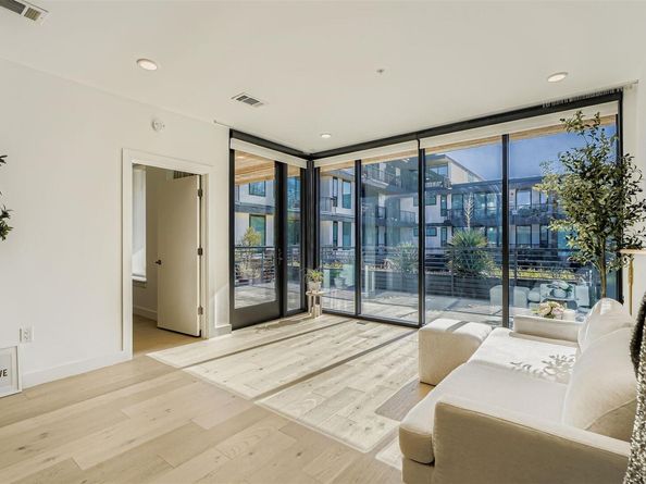 1600 S 1st ST 201, Austin TX 78704