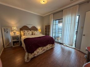 303 W 35th ST 202, Austin TX 78705