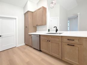 8814 United Kingdom DR, Austin TX 78748