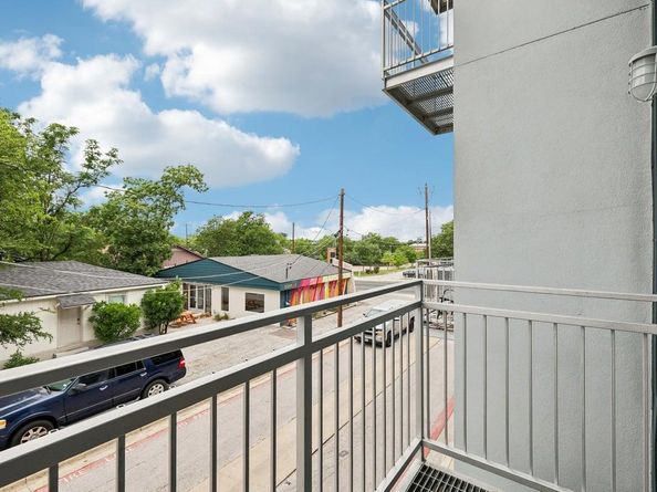 2931 E 12th ST 206, Austin TX 78702