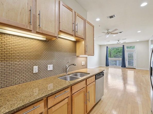 2931 E 12th ST 206, Austin TX 78702