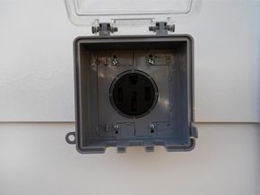 2613 Carnarvon LN, Austin TX 78704