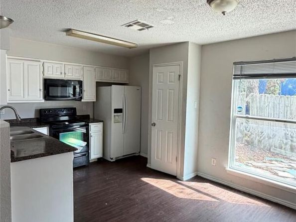 8201 Riverstone Dr, Austin TX 78724