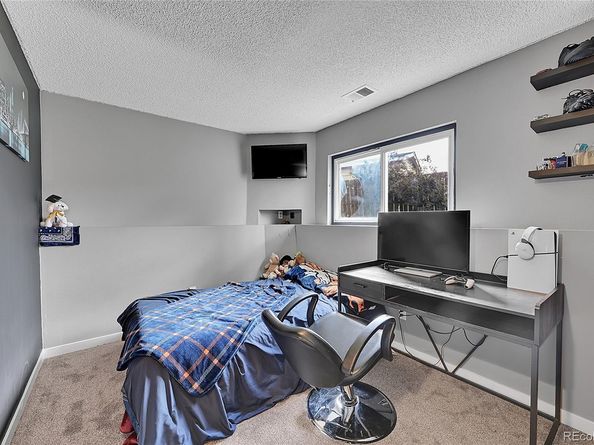 1922 Danube Way, Aurora CO 80011