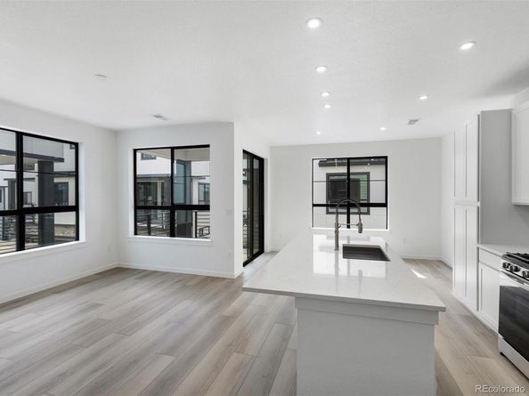 2060 S Holly Street 3, Denver CO 80222