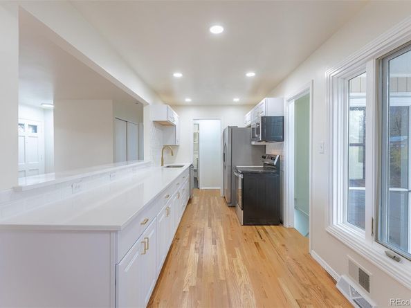 2820 S Ivanhoe Street, Denver CO 80222