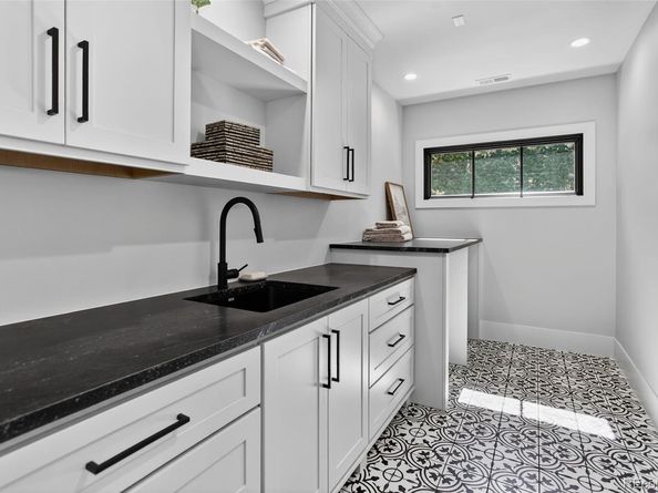 711 S Vine, Denver CO 80209