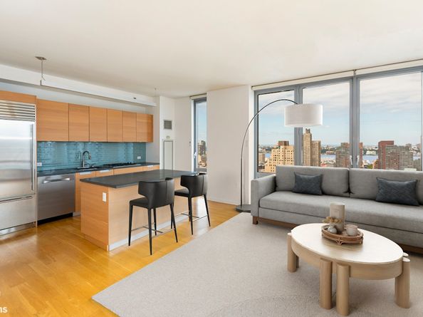 310 West 52nd Street 24H, New York NY 10019