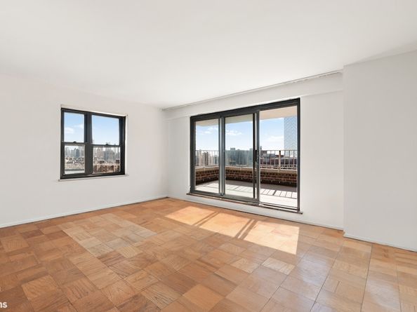 264 East Broadway C1801, New York NY 10002