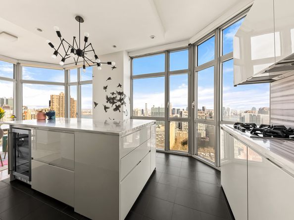 200 East 32nd Street 32E, New York NY 10016