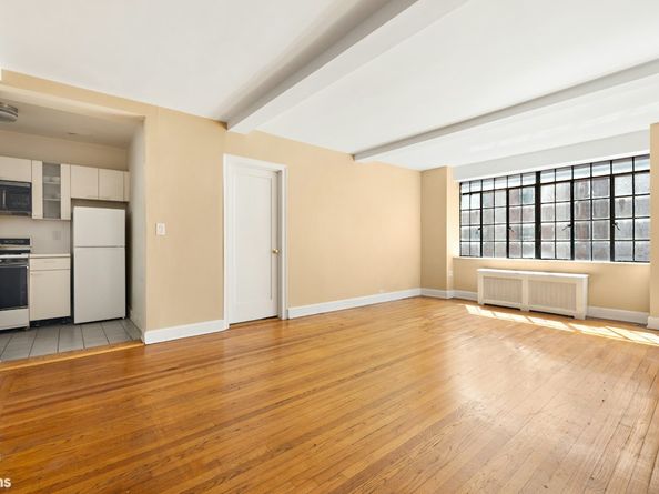 321 East 43rd Street 702, New York NY 10017