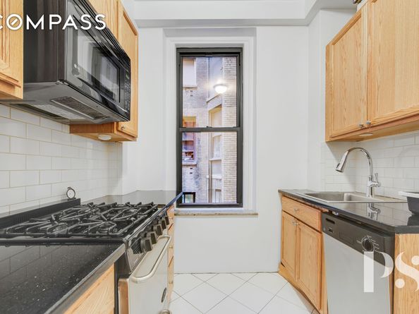 200 West 54th Street 6J, New York NY 10019