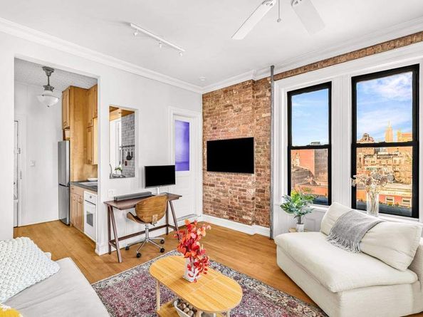 64 Macdougal Street 22, New York NY 10012