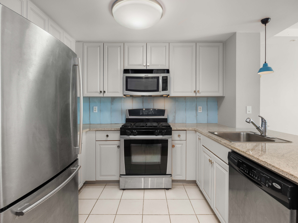 425 Main Street 10J, New York NY 10044