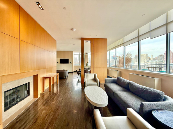 425 Main Street 10J, New York NY 10044