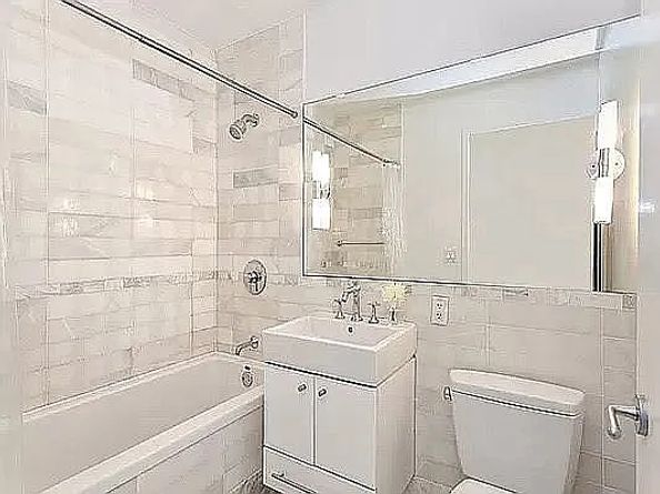 635 West 42nd Street 12M, New York NY 10036