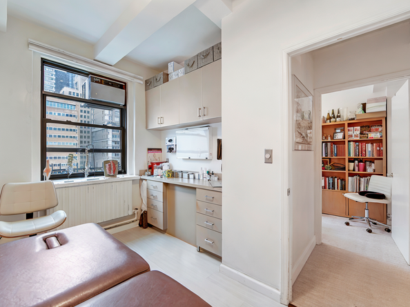 115 East 61st Street 10A, New York NY 10065
