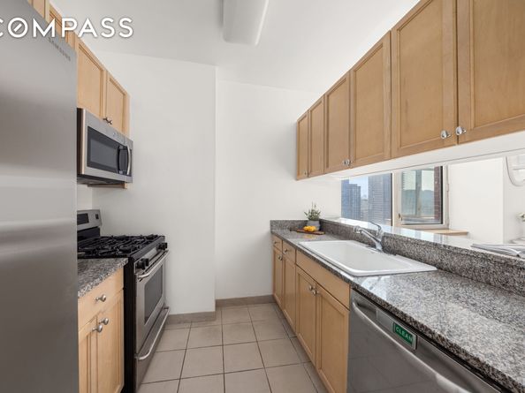 1760 2nd Avenue 30C, New York NY 10128