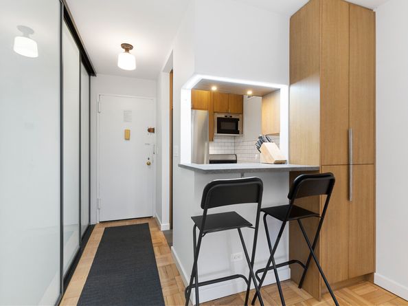 101 West 12th Street 3C, New York NY 10011