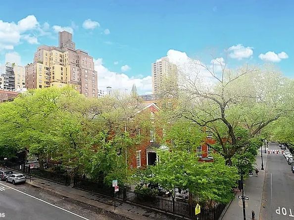 230 East 15th Street 5J, New York NY 10003