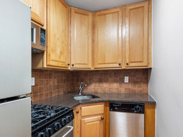 230 East 15th Street 5J, New York NY 10003