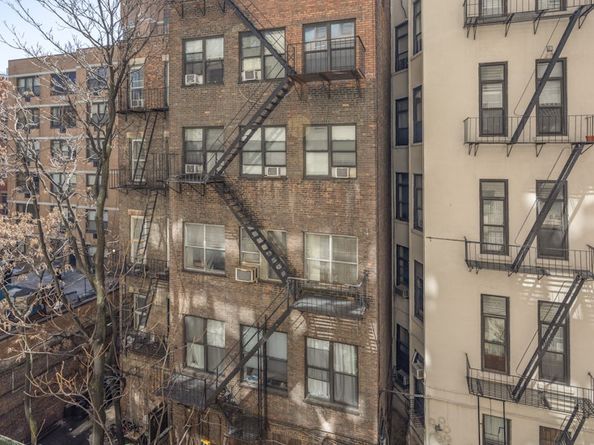 230 East 15th Street 5J, New York NY 10003