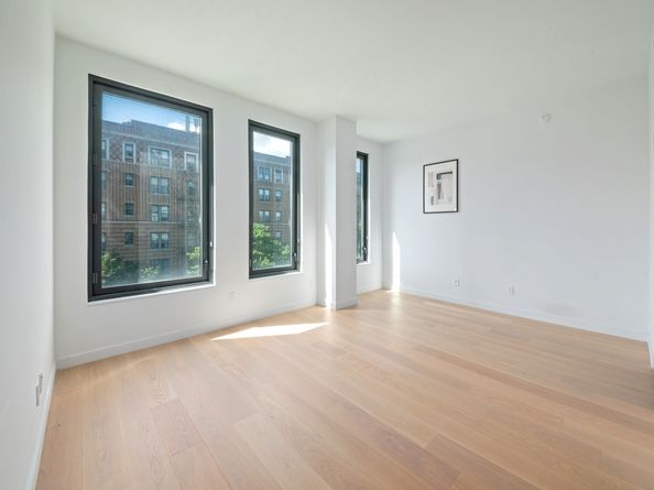 21-21 31st Street 3H, Queens NY 11105