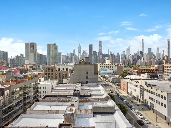 11-52 44th Drive 7R, Queens NY 11101