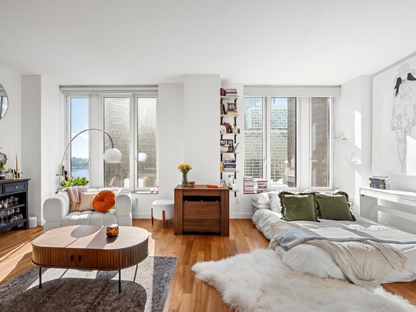 15 William Street 18D, New York NY 10004