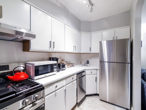 166 West 22nd Street 1D, New York NY 10011