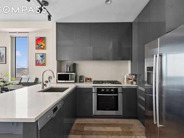 44-15 Purves Street 15C, Queens NY 11101