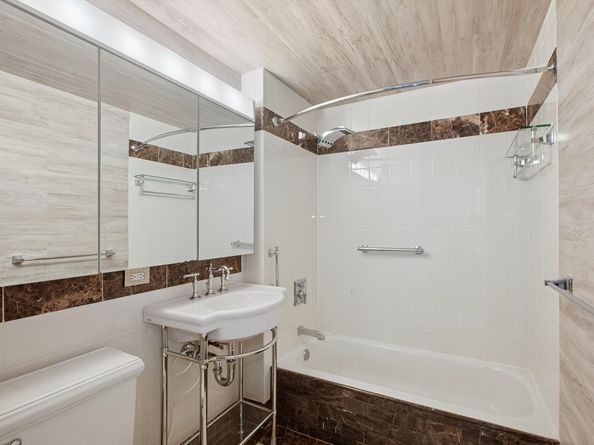 455 Main Street 4K, New York NY 10044