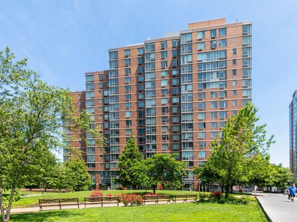 455 Main Street 4K, New York NY 10044