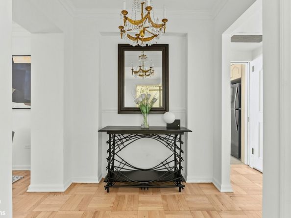 169 East 69th Street 2B, New York NY 10021